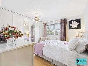Bedroom- click for photo gallery